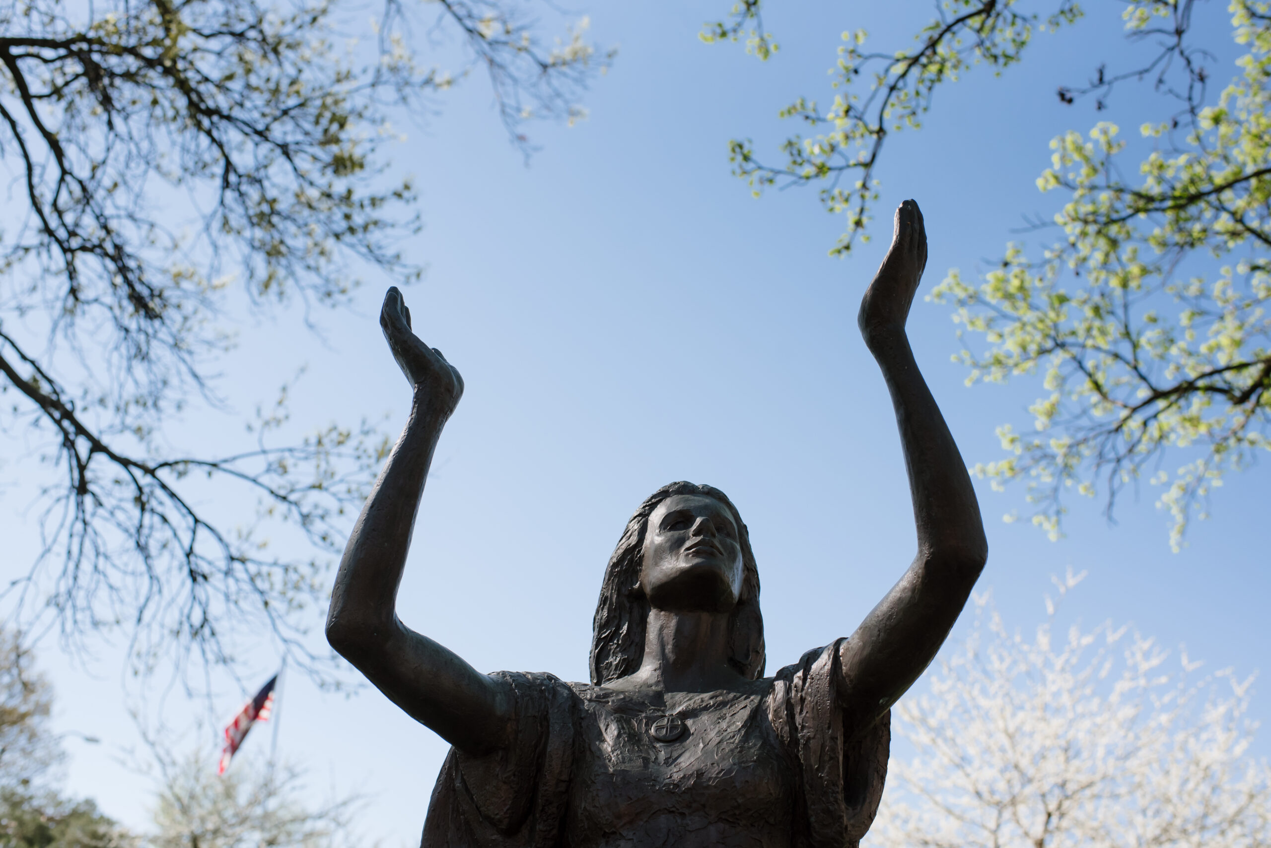 Sursum statue in Journey Plaza