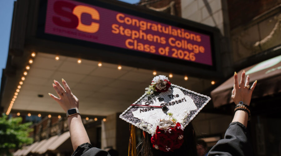 Giving Back in Style: Alumna Wendy Manasse ‘81 Returns to Elevate Stephens Fashion Seniors’ Portfolios